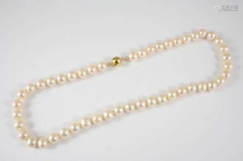 A SINGLE ROW UNIFORM CULTURED PEARL NECKLACE the pearls measure approximately 9.0mm. and are set