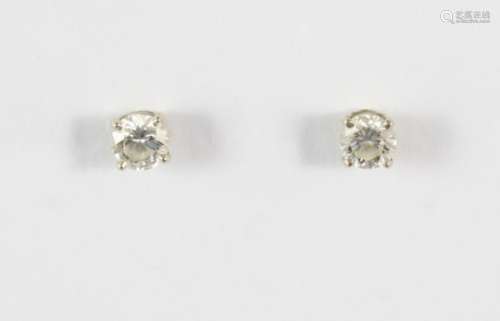 A PAIR OF DIAMOND STUD EARRINGS each set with a brilliant-cut diamond weighing approximately 0.30
