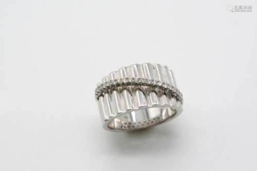 A DIAMOND AND 18CT. WHITE GOLD RING the gold band is ridged to one side and mounted with a row of