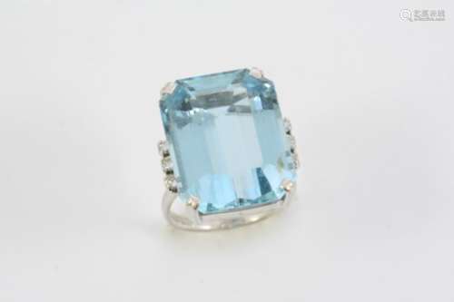 AN AQUAMARINE AND DIAMOND RING the step-cut aquamarine is set with three circular-cut diamonds to