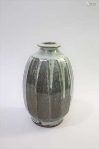 MIKE DODD (BORN 1943) - STUDIO POTTERY VASE a large stoneware vase with faceted sides and a wood ash