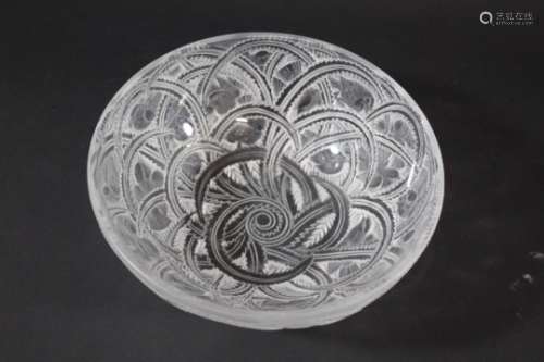 LALIQUE BOWL - PINSONS a frosted and clear glass bowl, designed with Birds and foliage. Etched