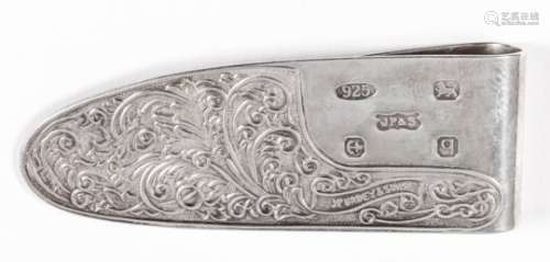 An Elizabeth II silver side lock pattern money clip, engraved with ribbon and scroll ornament, 2.