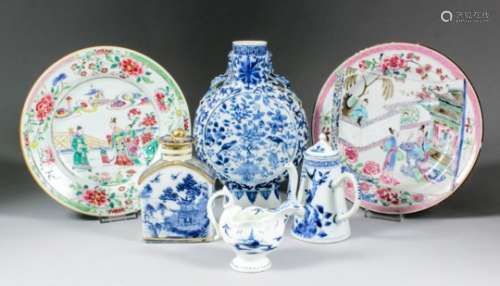 A Chinese blue and white porcelain two-handled 