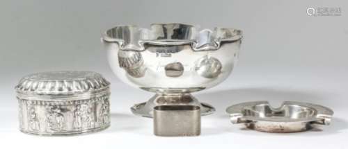 A George V silver circular rose bowl with shaped and moulded rim and conforming footrim, 6.25ins