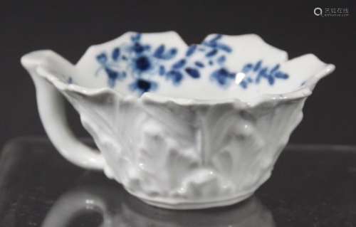 WORCESTER MOULDED BUTTER BOAT, mid 18th century, blue painted in the Pickle Leaf Daisy pattern on