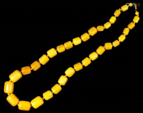 A single strand of thirty-three reconstituted amber beads, 520mm overall (weight 67 grammes -
