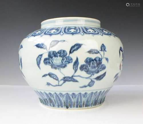 CHINESE BLUE WHITE PORCELAIN JAR