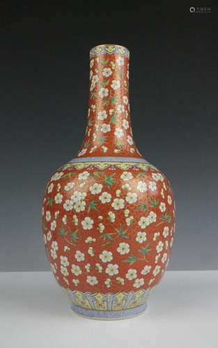 CHINESE FAMILLE ROSE PORCELAIN VASE