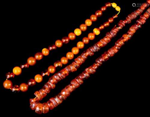 A single strand of eighty-eight European reconstituted amber discs, 500mm overall, and a single
