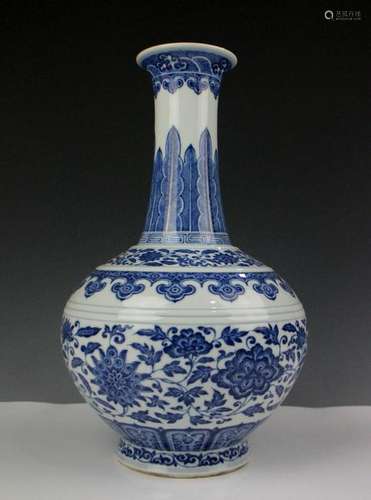 CHINESE BLUE WHITE PORCELAIN VASE