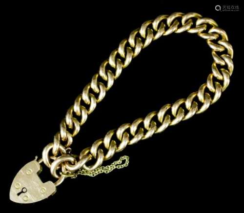 A 15ct gold chain link bracelet with heart pattern padlock clasp engraved 
