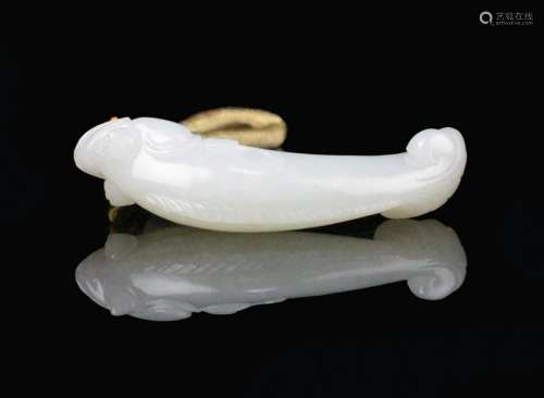 CHINESE WHITE JADE CARVED FISH PENDANT