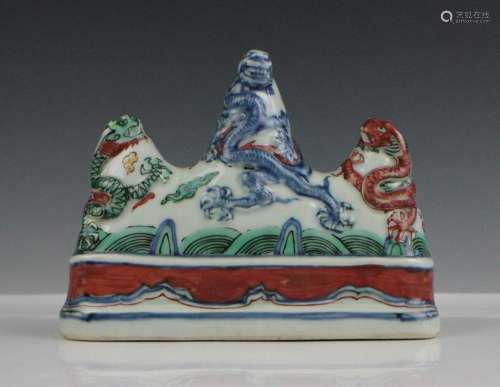 CHINESE WUCAI PORCELAIN BRUSH REST