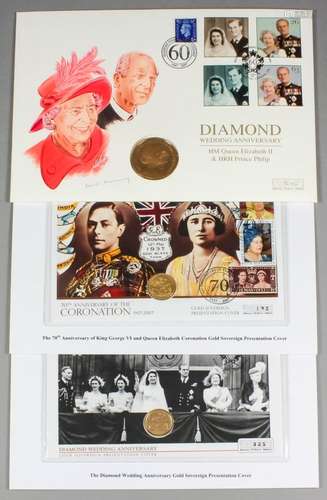 A Victoria 1900 Old Head Sovereign (fair/fine) and an Elizabeth II 2007 Sovereign (uncirculated),