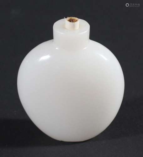 CHINESE WHITE GLASS SNUFF BOTTLE, of flattened ovoid form, lacking stopper, height 5.5cm