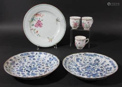 PAIR OF CHINESE BLUE AND WHITE PLATES, Ming style, painted with flowers inside a moulded, arcaded