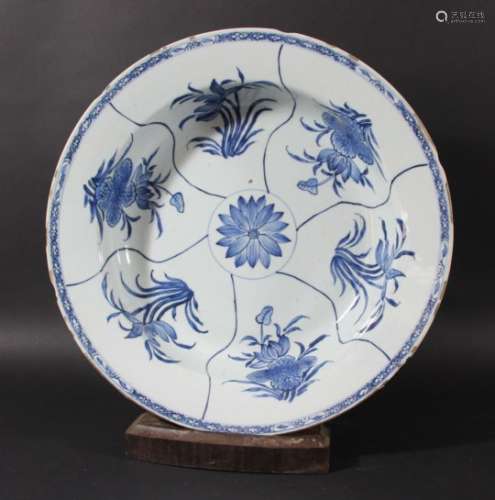 CHINESE BLUE AND WHITE BOWL, late 18th century, painted with floral sprigs inside a trellis rim,