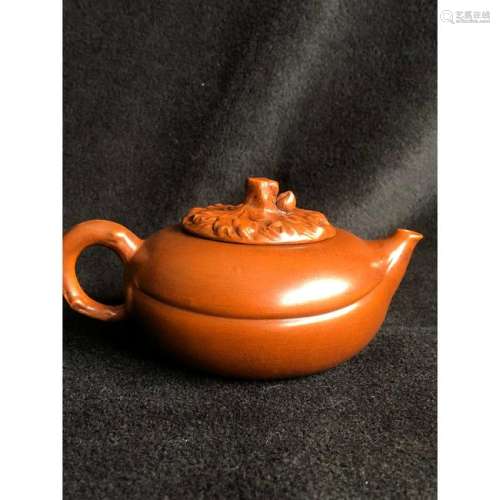 A Fine Chinese Yixing / Zisha Teapot Signed