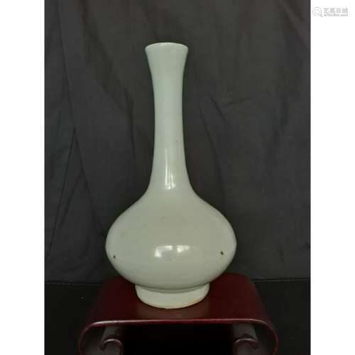 Chinese Porcelain Bottle Vase 17-18th Century
