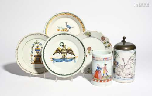 Four French faïence plates and a German tankard 18th/19th century, the tankard painted with a seated
