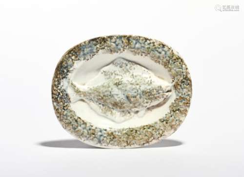 A miniature pearlware fish charger 1st half 19th century, the oval form moulded with a large flat
