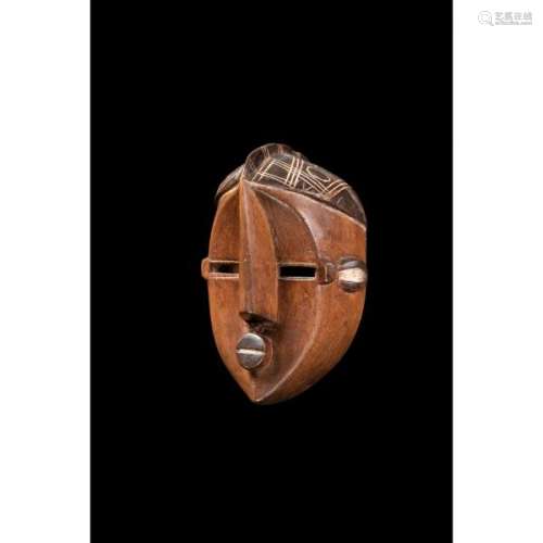 Masque lwalwa, République Démocratique du Congo, H 29 cm, Bois, Provenance :, - [...]