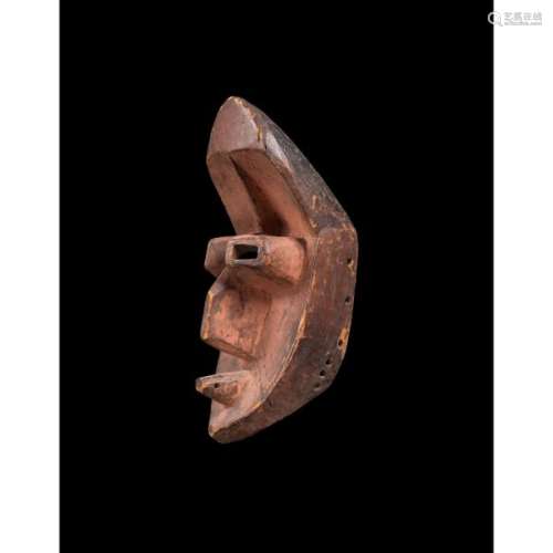 Masque Mahongwe, Gabon, H 38 cm, Bois, pigments, Provenance : Collection [...]