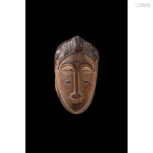 Masque Baoulé, Côte d’Ivoire, H 36 cm, Bois, pigments, Provenance :, - Hans [...]