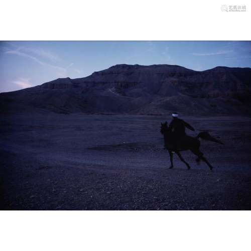 Nan Goldin (né en 1953), Jabalowe riding Roma into desert, Luxor, 2003, Tirage [...]