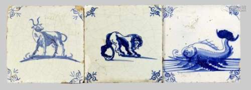 3 Fliesen 'Tiere'. Holland (Rotterdam? Utrecht?), wohl um 1650. Fayence, Dekor in Blau.Kuh, Löwe auf
