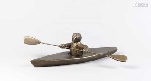 Recker, Thomas. *1946 Bremen. Paddeler. 1997. Terracotta, Metall, bronzefarben patiniert,