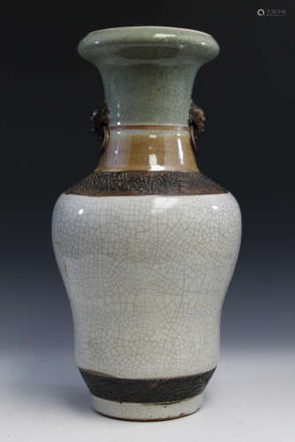 Chinese crackle glaze porcelain vase, Chenghua mark.