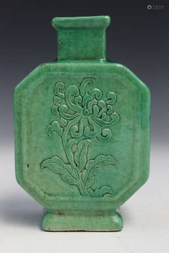 Chinese green glaze porcelain vase, Qianlong mark.