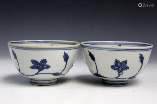 Pair of Chinese blue and white porcelain bowls, Ming