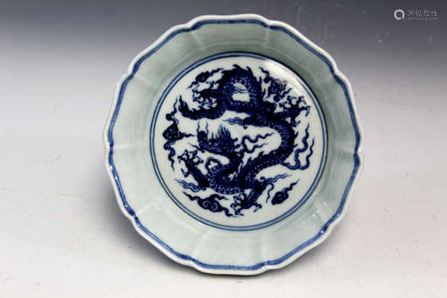 Chinese blue and white porcelain dish, Xuande mark.