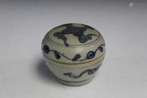 Chinese Ming Porcelain box.