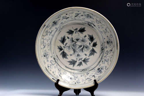 Chinese blue and white porcelain charger, circa 15th