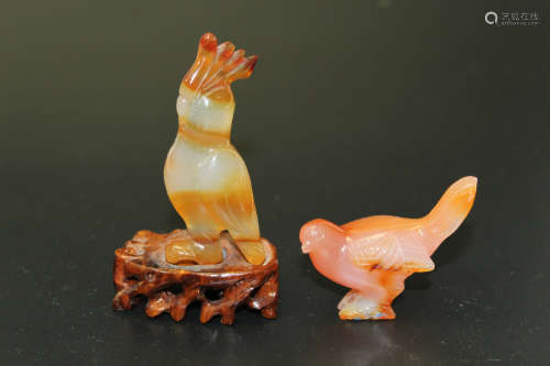 Two Chinese agate birds.