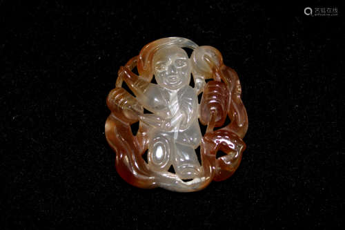 A Chinese carved agate pendant.