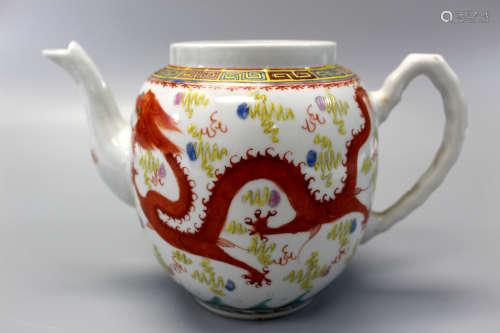 Chinese famille rose porcelain teapot, Qianlong mark,