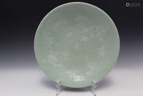 Chinese celadon glazed porcelain plate, Qianlong mark