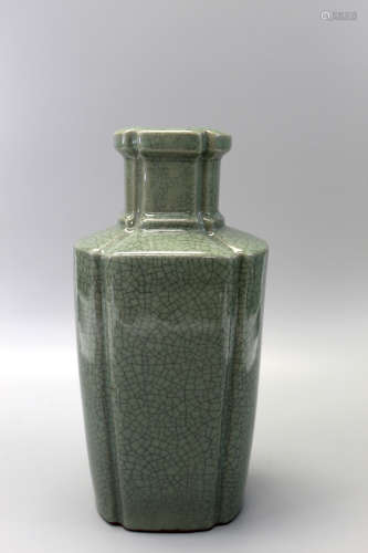 Chinese crackle glaze celadon pottery vase.
