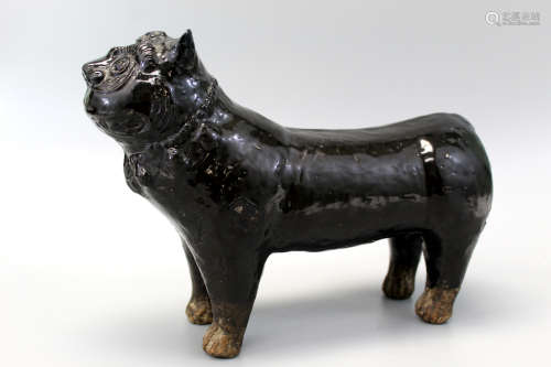Chinese black glaze Cizhou porcelain cat, 18th / 19th