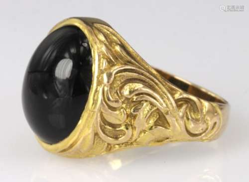 Large Gents 9ct Gold Onyx Ring size T weight 8.4g