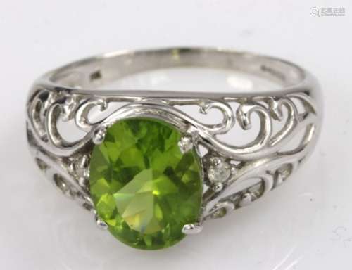 9ct White Gold Peridot Ring size R weight 3.5g