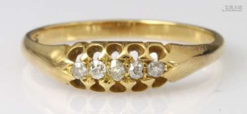 18ct yellow gold graduated diamond five stone ring, finger size N, weight 2.5g