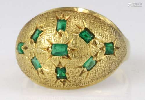 18ct gold bomb style ring set with emerald, finger size M, weight 5.7g