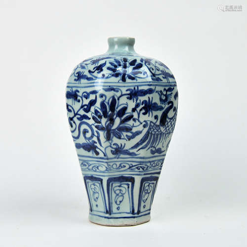 A Chinese Blue and White Porcelain Vase