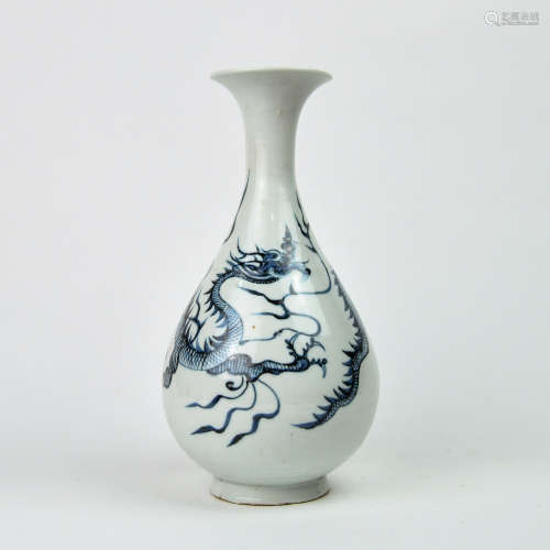 A Chinese Blue and White Porcelain Vase